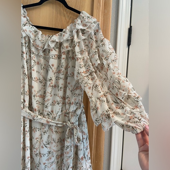 NWT Floral Ruffle Romper - Picture 3 of 5
